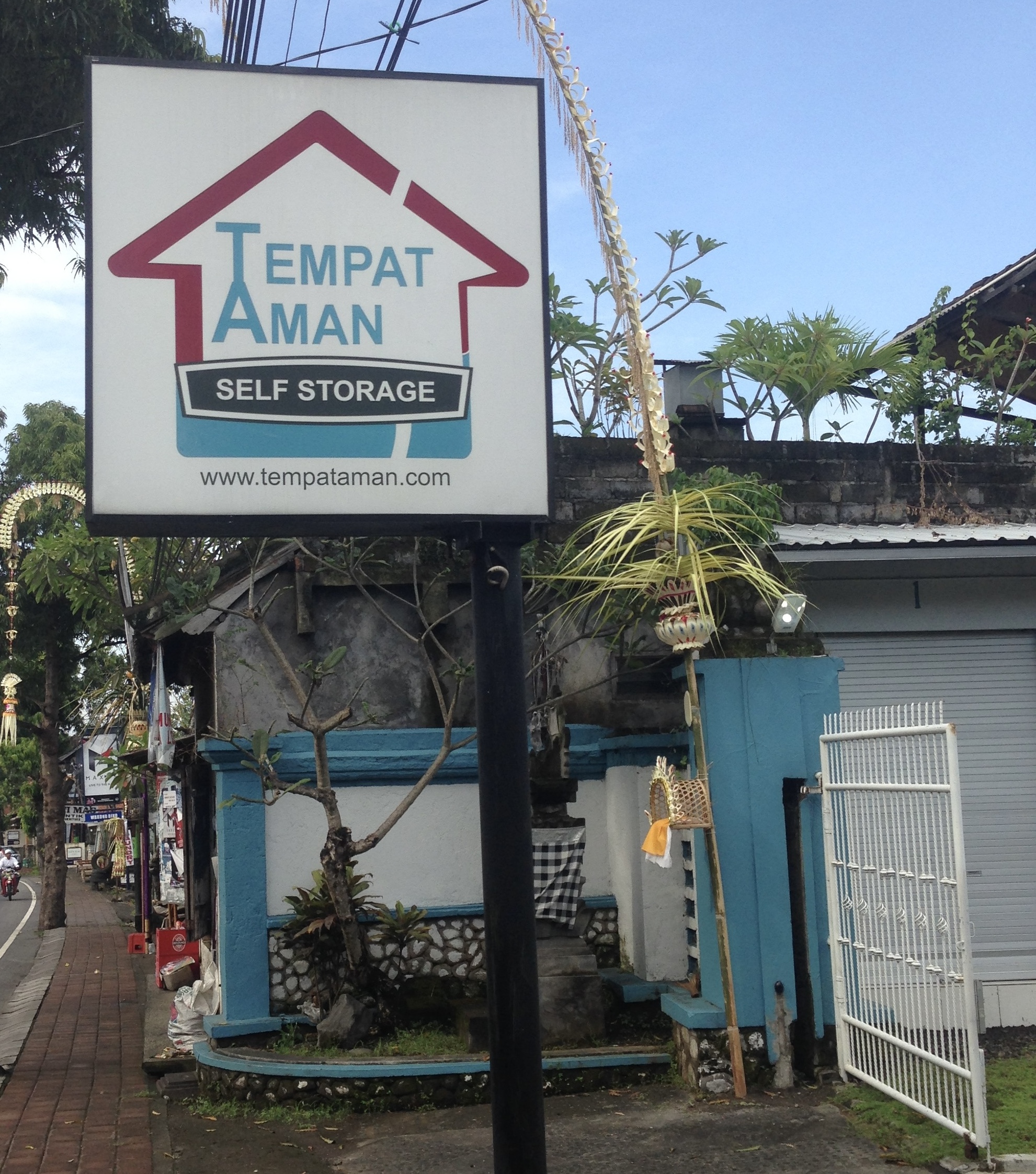 Tempat Aman Self Storage Sign